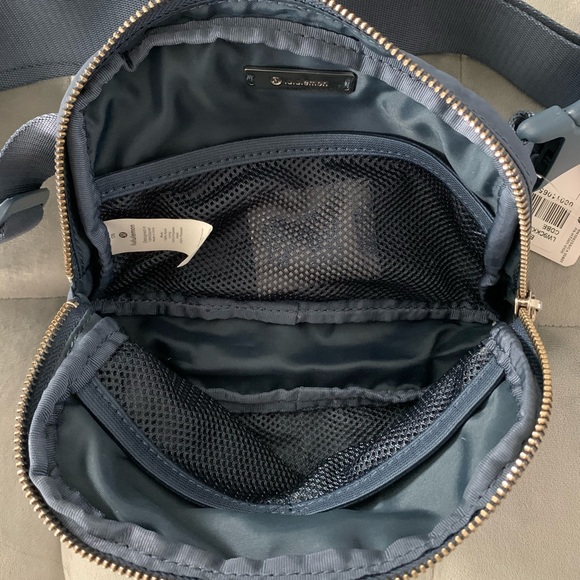 NWT ORIGINAL OG Lululemon Everywere Belt Bag Code Blue - Picture 8 of 16